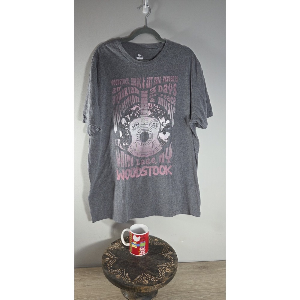 Woodstock Gray with Pink Graphics Shirt‎ Large and Mug Set